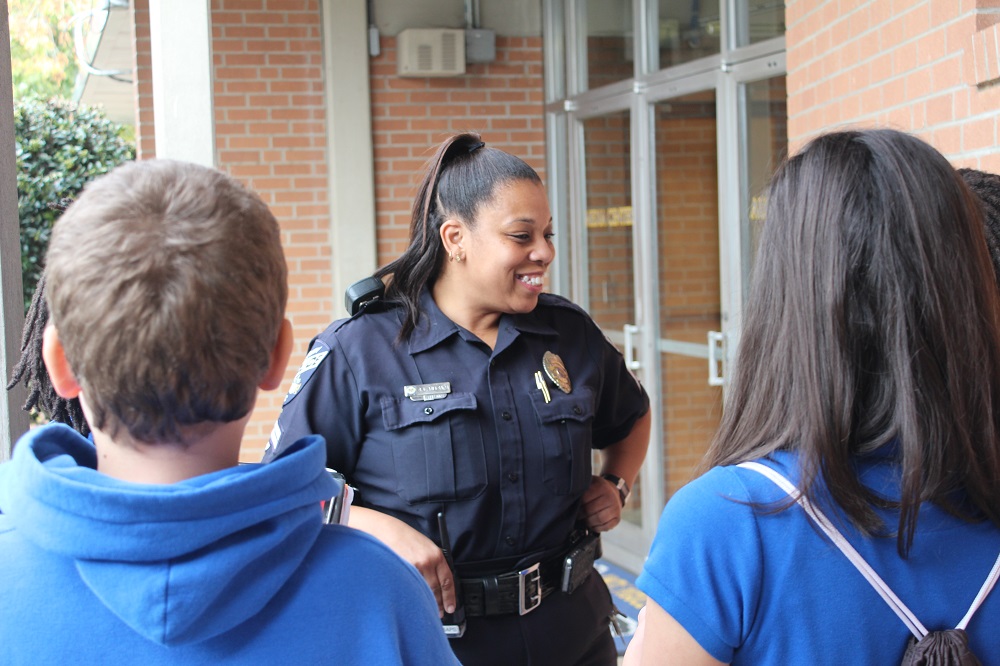 SPD Officer speaking with high school students